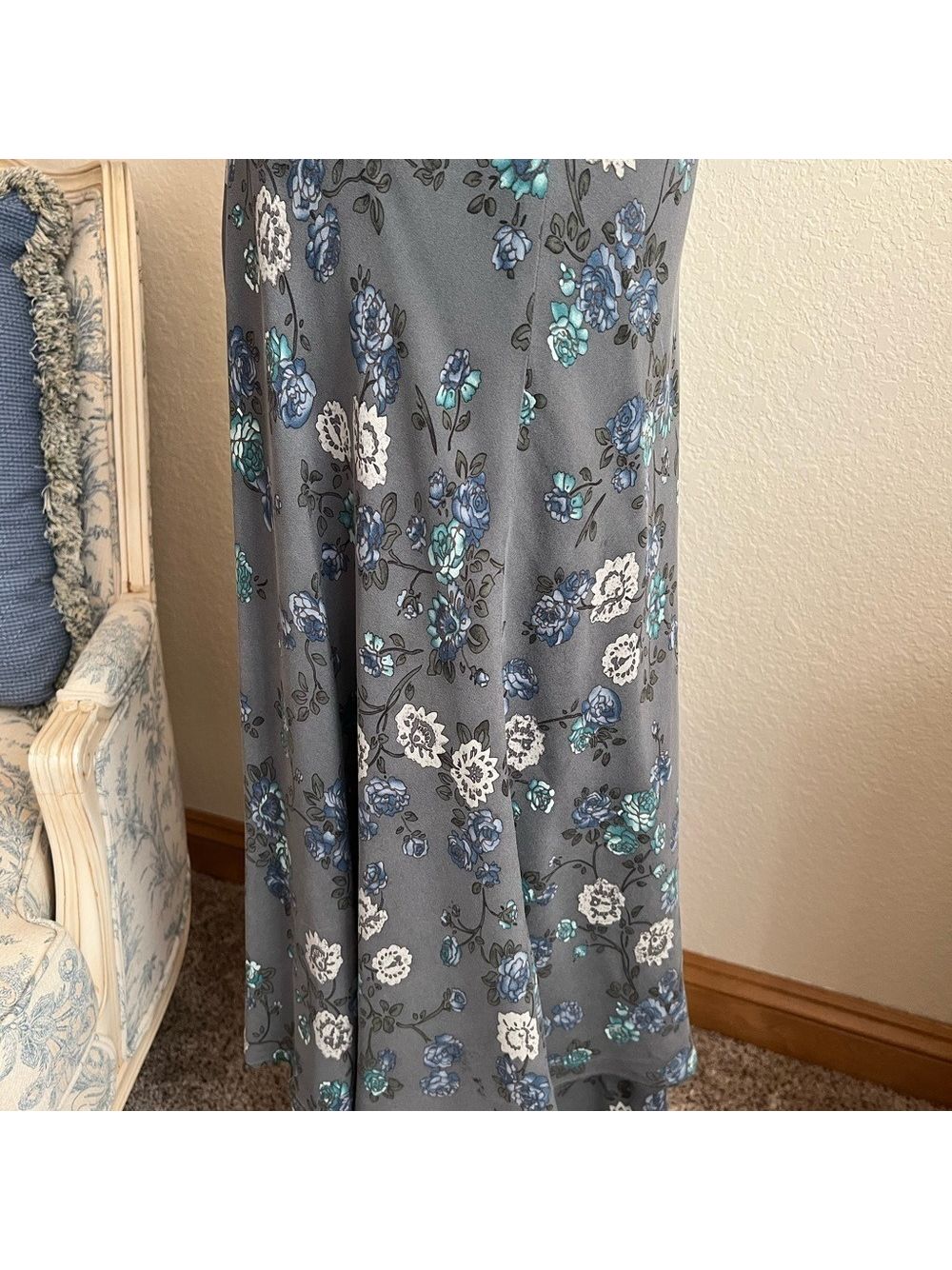 Sundance 109% Silk Gray Floral Skirt Size 8